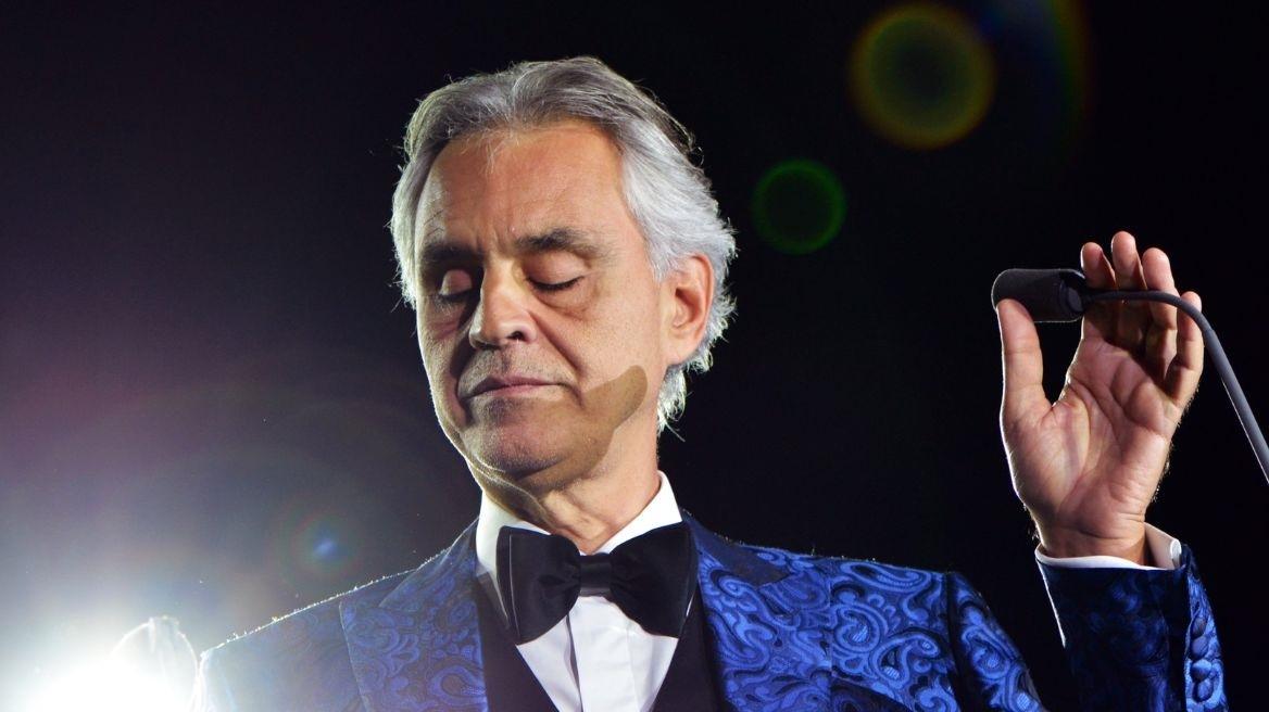 Αντρέα Μποτσέλι: Καβάλα σε λευκό άλογο στο φεστιβάλ του Σαν Ρέμο