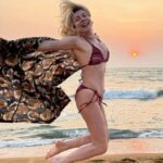 Σμαράγδα Καρύδη: Με μπικίνι στον Ινδικό Ωκεανό για τη γιορτή του Αγίου Σμάραγδου