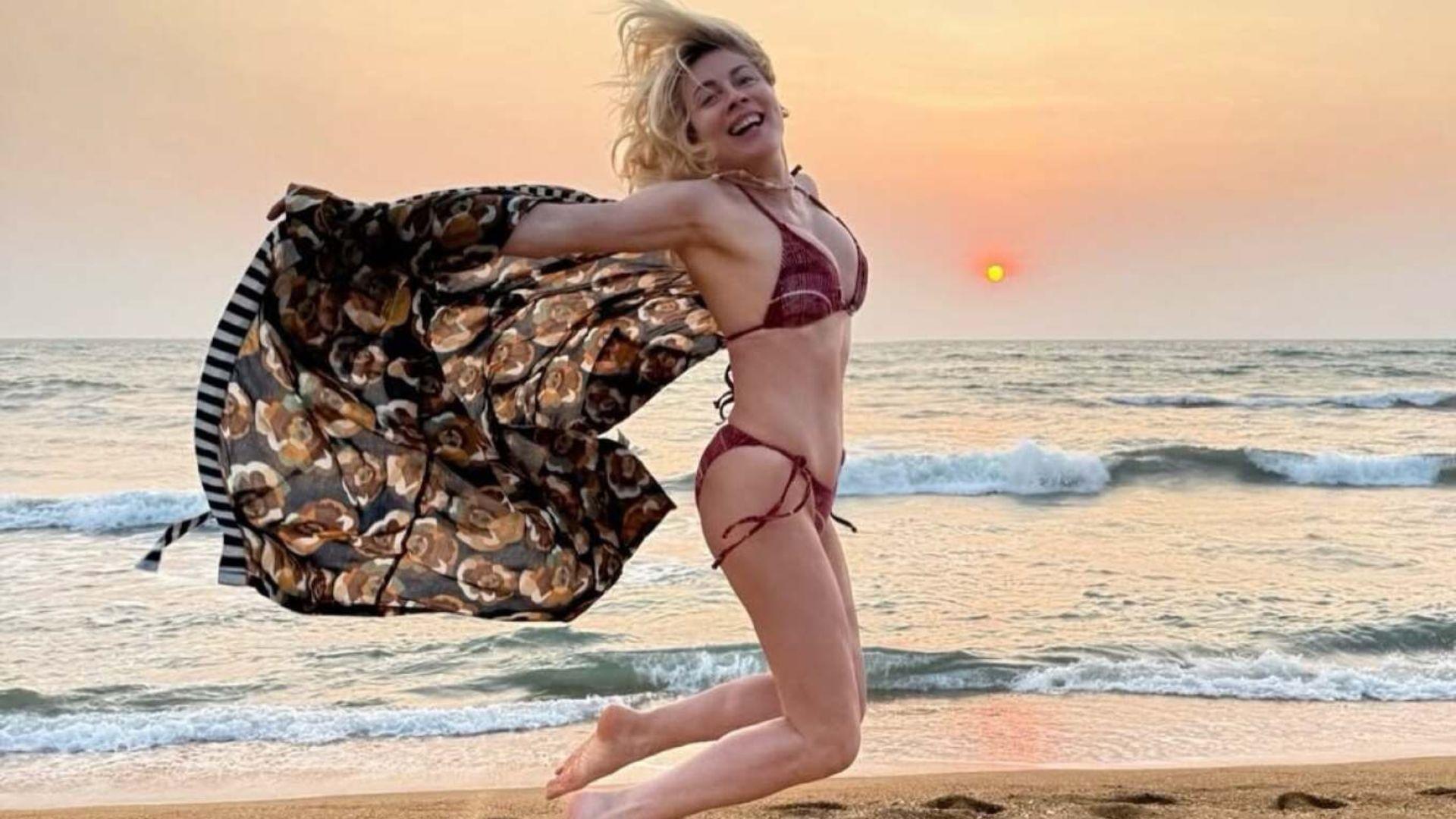 Σμαράγδα Καρύδη: Με μπικίνι στον Ινδικό Ωκεανό για τη γιορτή του Αγίου Σμάραγδου