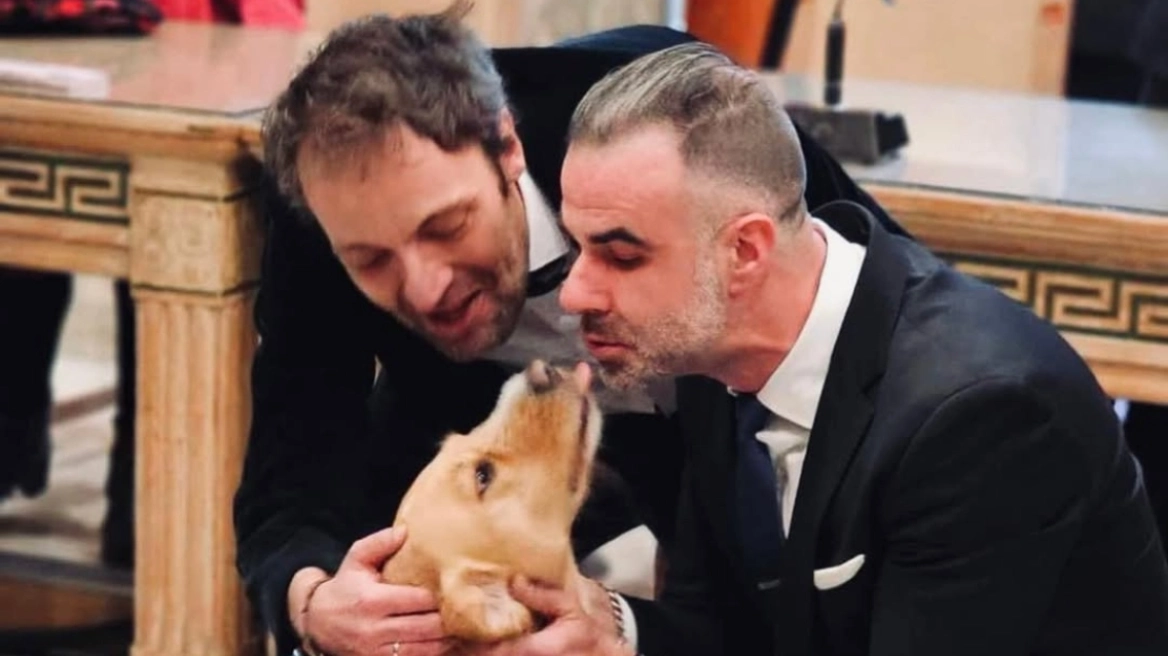 Αύγουστος Κορτώ: Δύο χρόνια γάμου με τον σύζυγό του και μια τρυφερή εξομολόγηση