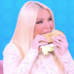 Κατερίνα Καινούργιου: Γιατί με δείχνεις ρε παιδάκι μου;