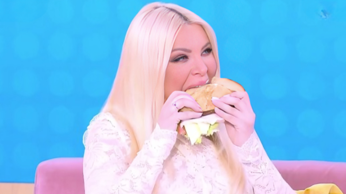 Κατερίνα Καινούργιου: Γιατί με δείχνεις ρε παιδάκι μου;