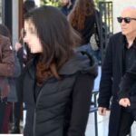 Γιάννης Νταλιάνης: Με τη Μαριλίτα Λαμπροπούλου και τις κόρες τους στην κηδεία του αδελφού του