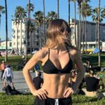 Κλέλια Ανδριολάτου: Σε ρυθμούς Bad Bunny σε παραλία της Καλιφόρνια!