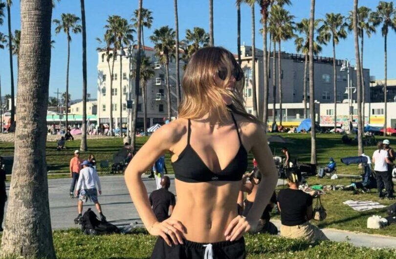 Κλέλια Ανδριολάτου: Σε ρυθμούς Bad Bunny σε παραλία της Καλιφόρνια!