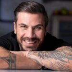 Άκης Πετρετζίκης: Η έκπληξη για τα γενέθλιά του και το μήνυμα μετά το σοβαρό τραυματισμό του