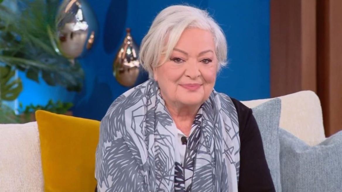 Τάνια Τσανακλίδου: “Έπαθα ρήξη μηνίσκου και τώρα είμαι με το μπαστουνάκι μου”