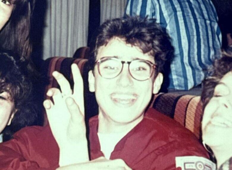 Πώς ήταν ο Γιώργος Καπουτζίδης παιδάκι; Οι άγνωστες φωτογραφίες