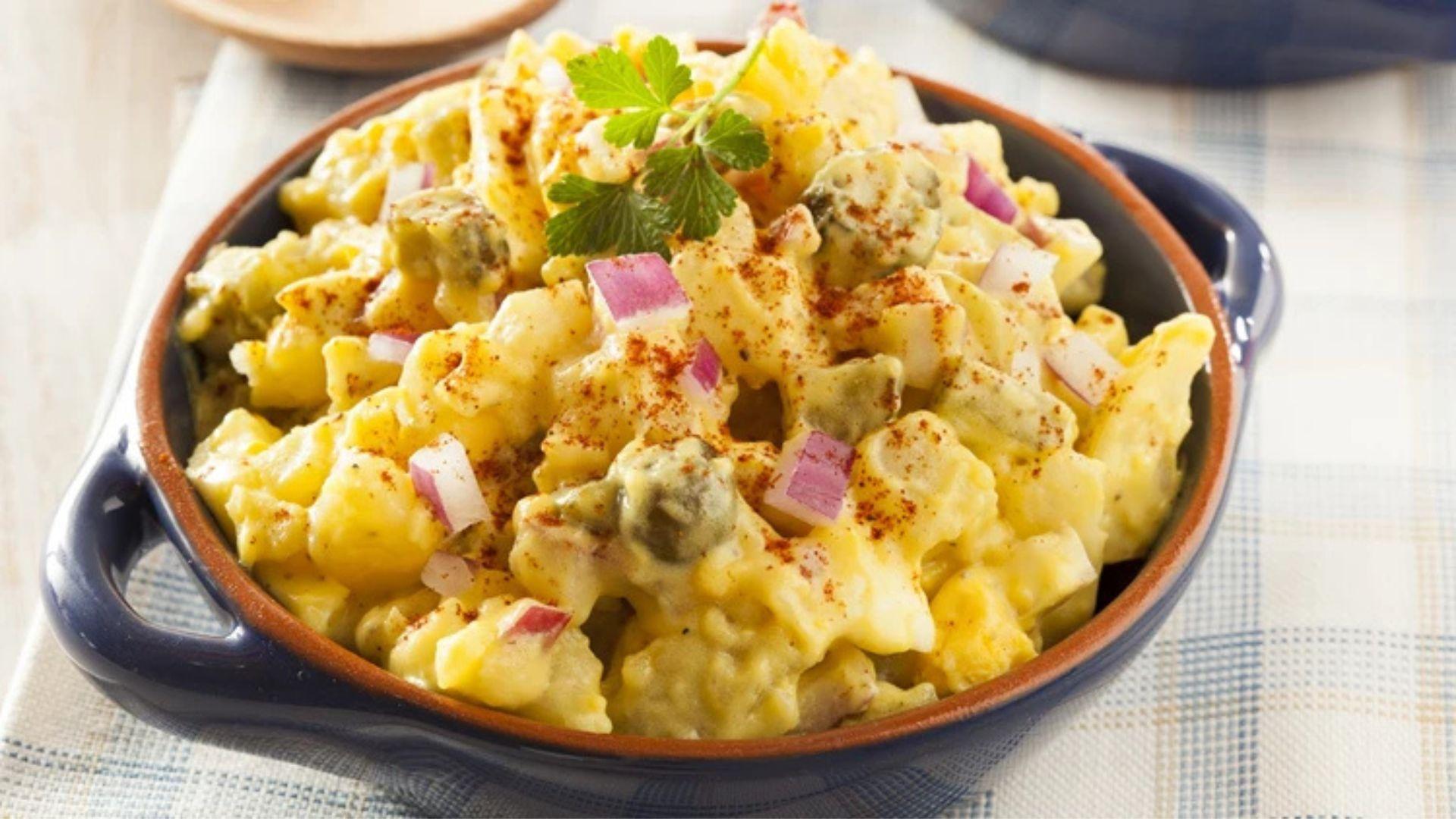 Πώς θα φτιάξεις την πιο νόστιμη πατατοσαλάτα χωρίς μαγιονέζα