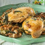 Φτιάξτε λαχταριστό κοτόπουλο με σπανάκι και μανιτάρια