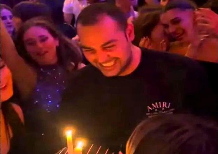 Χρίστος Κούγιας: Έκλεισε τα 24 και το γιόρτασε σε νυχτερινό κέντρο